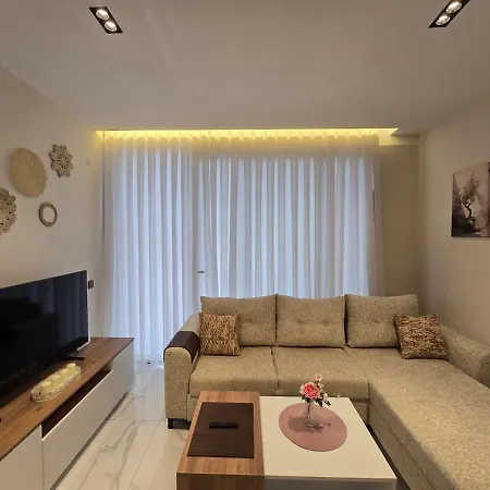 Luxury Beachfront Cleopatra *