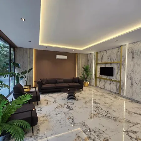 Luxury Beachfront Cleopatra *